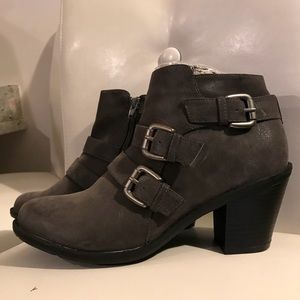 Crown 👑 Vintage grey booties - never worn